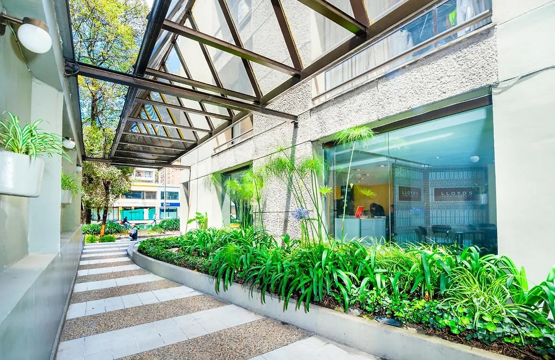 Lloyds Apartasuites Parque 93-1